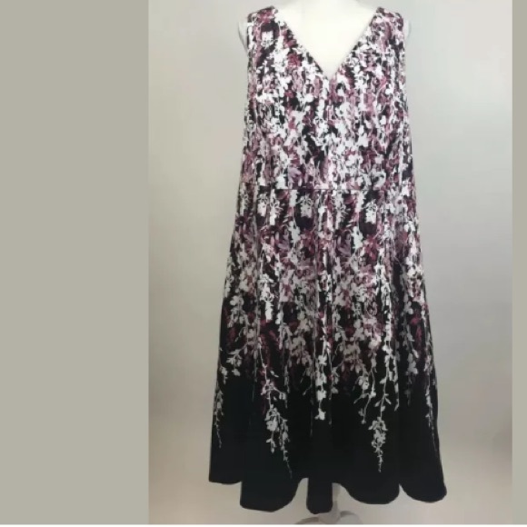 White House Black Market Dresses & Skirts - White House Black Market V Neck Dress Size 16W NWT